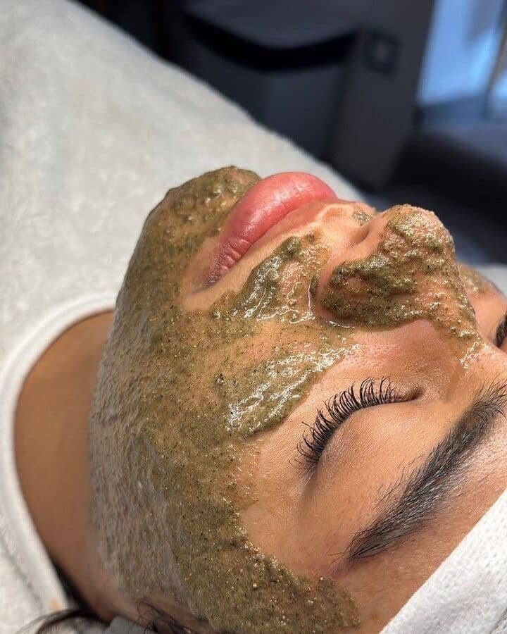 Green Peel herbal mask treatment at Kamil Esthétique